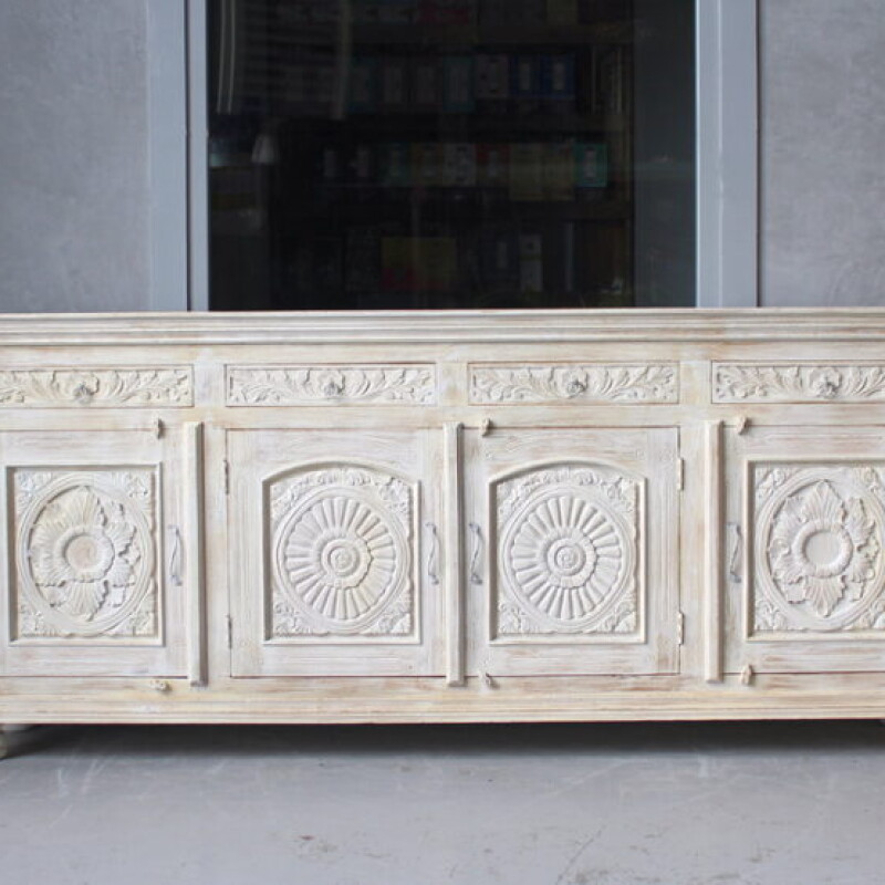 ORIENTAL WOODEN CHEST