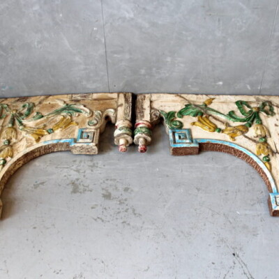 DECORATIVE WOODEN CORNERS