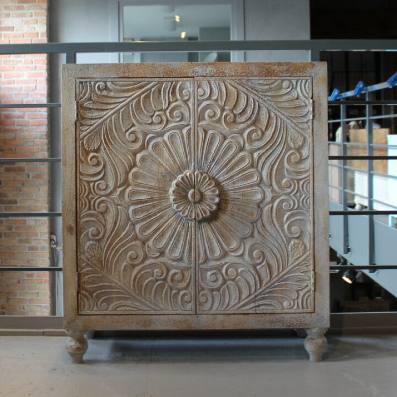 ORIENT WOODEN CHEST