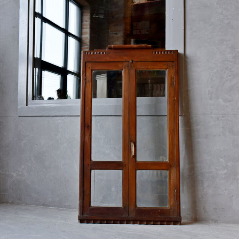 WOODEN WINDOW UNIQUE DECORATION