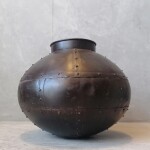 METAL VASE DECORATION